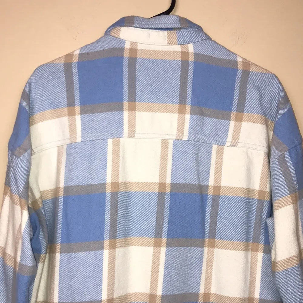 Hollister Women’s Boyfriend Fit Plaid Flannel Button-Up Shirt Shacket - Image 8