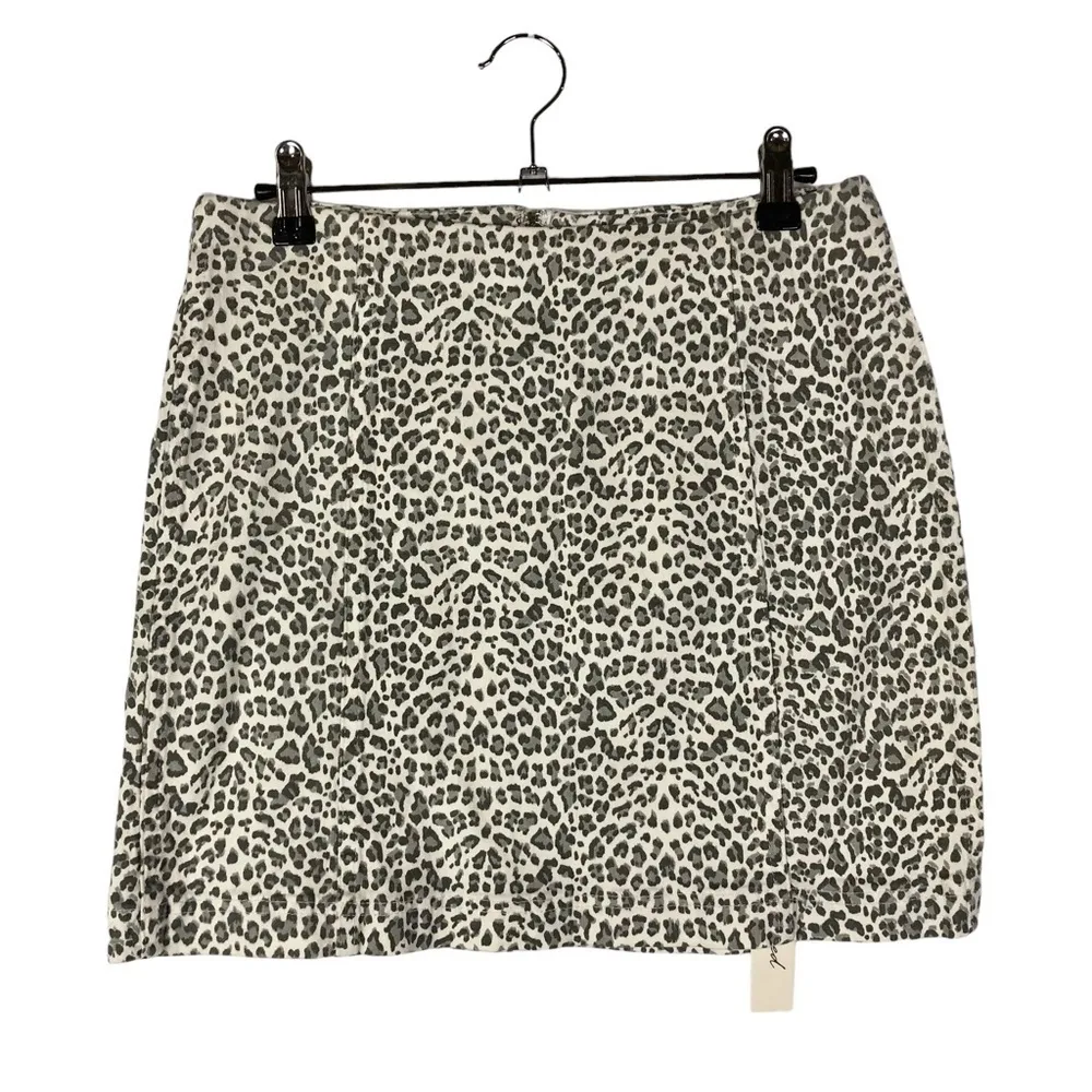 Boutique Mustard Seed White Leopard Denim Mini Skirt L - Image 2