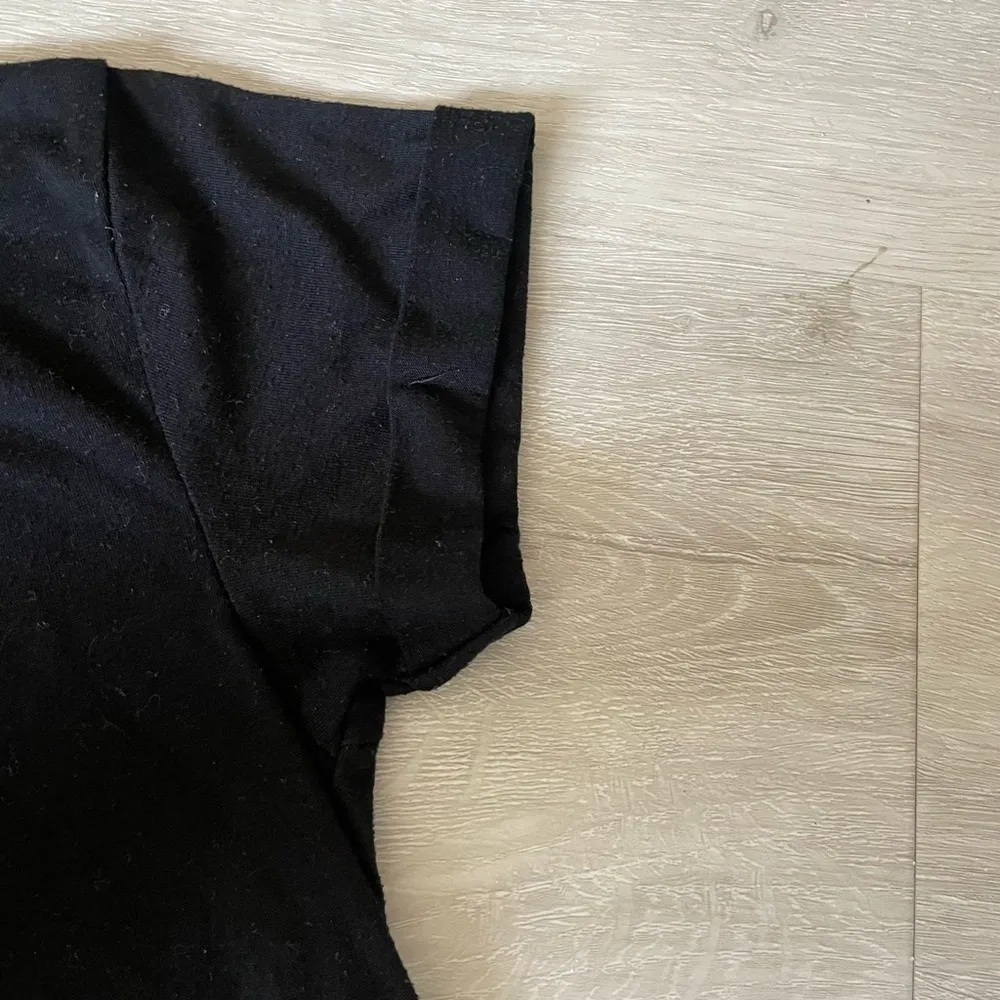 AWAKE Top Cuffed Sleeve Basic Tee Short Sleeve Pocket Black Size Small - Image 3