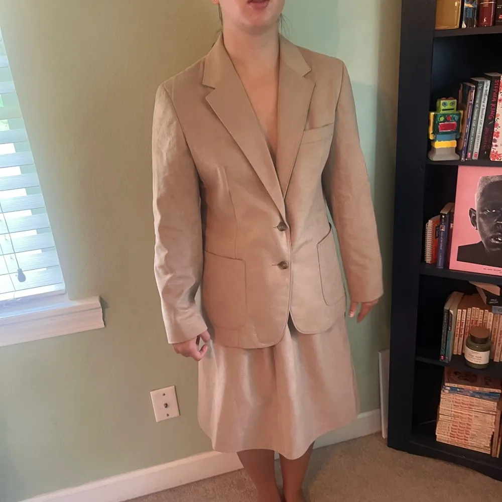 70s Vintage Faux Suede Skirt Suit in Tan Modern Size Medium - Image 4
