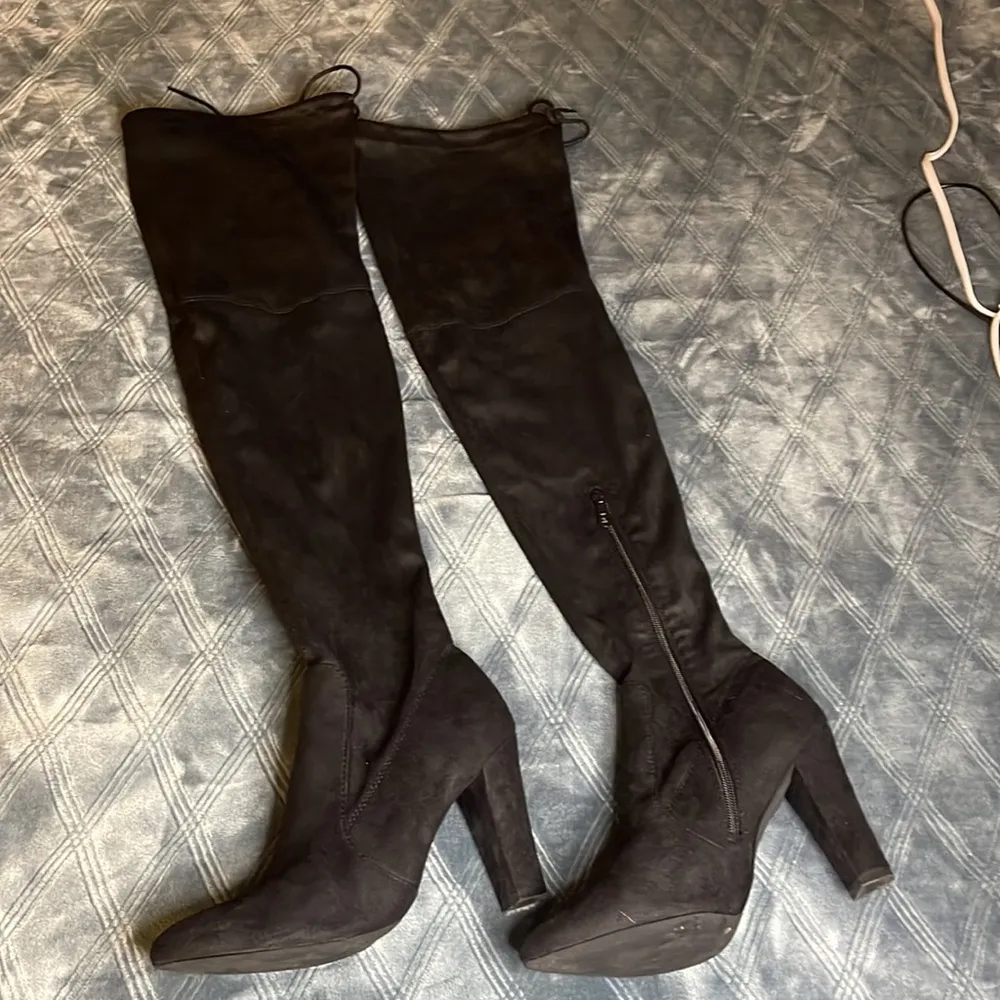 MissGuided black over the knee heeled boots 👢 - Image 3