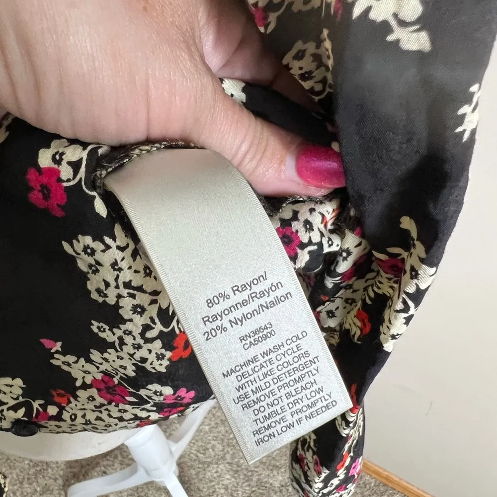 Van Heusen  studio size large floral button front collared blouse - Image 11