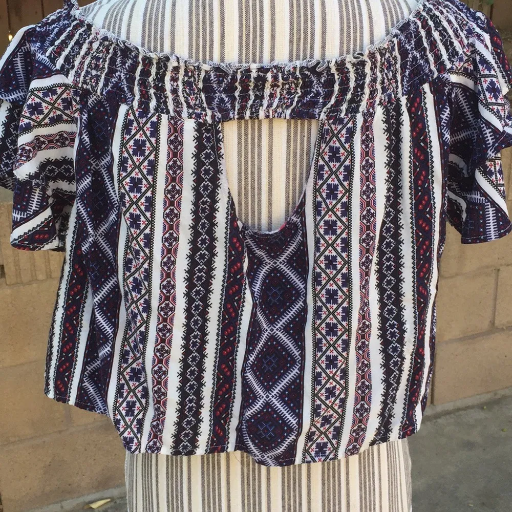 💜 Off Shoulder Blue Keyhole crop top - Image 2