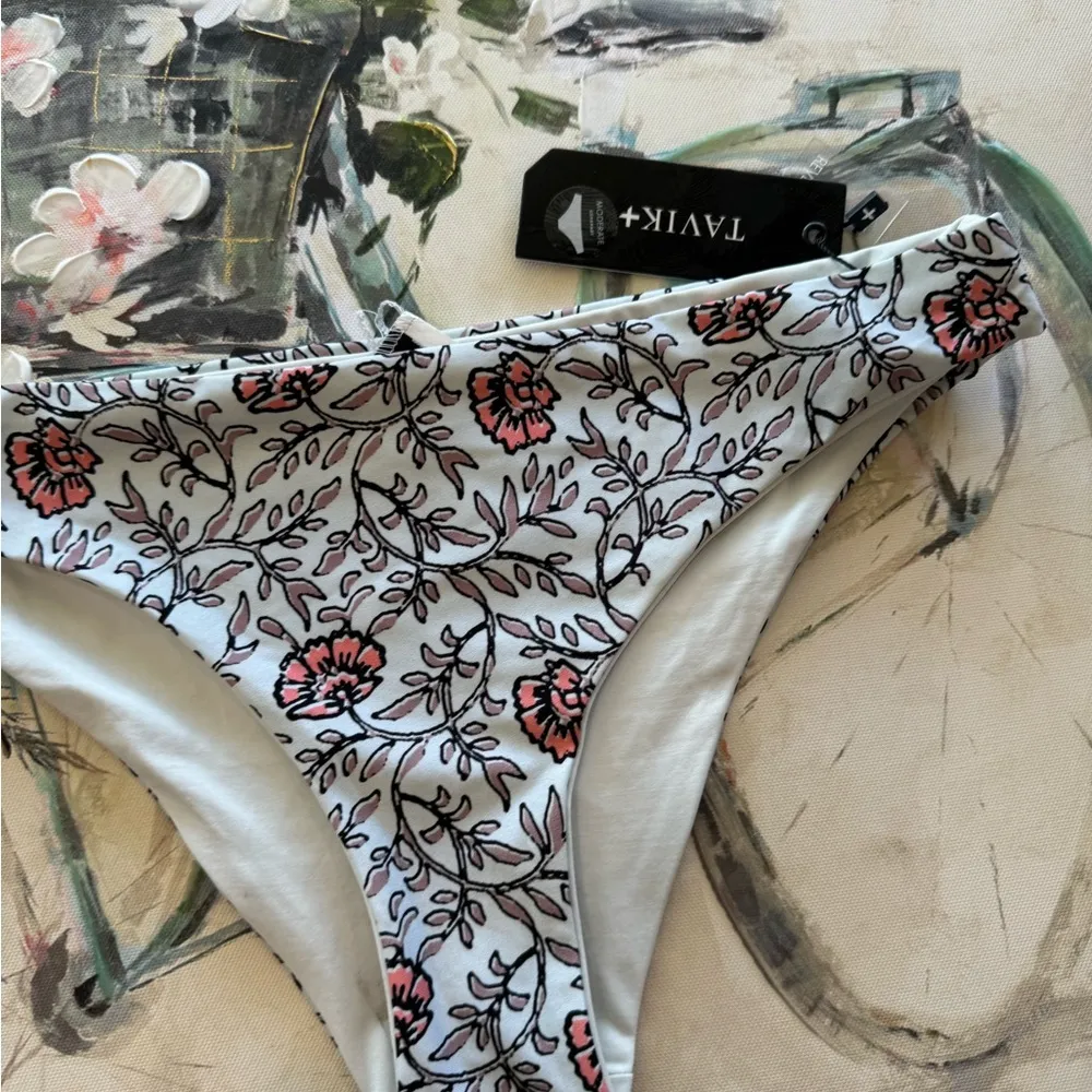 TAVIK moderate coverage Ali swim bottom print wild flower light blue 💐 - Image 6