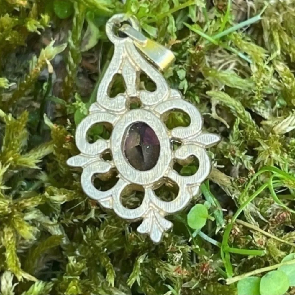 Avon Vintage Pendant Elegant Gold and Purple Drop Clip on Earrings Set - Image 8