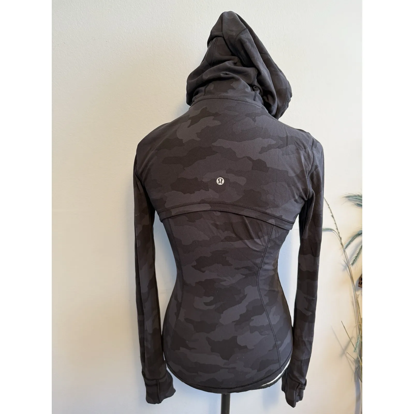 Lululemon Define Jacket Womens 6 Gray Camouflage Thumb Hole Sleeve Hooded Zip Up - Image 4