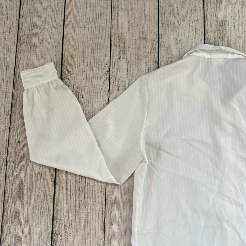 Vintage Levi Strauss & Co white pinstripe collared button long sleeve shirt - Image 12