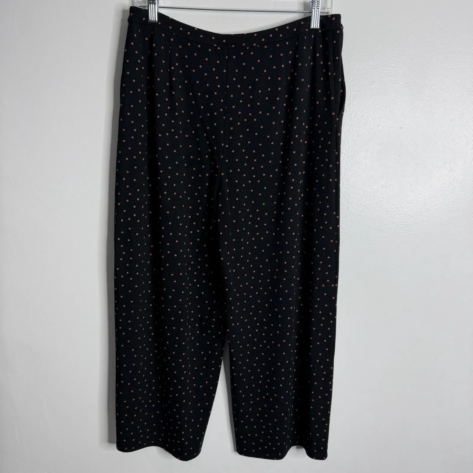 NWOT J. Jill Wearever Full Leg Cropped Black W/ Polka Dot Pull On Medium Pockets - Image 2
