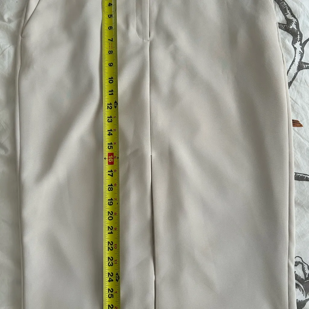 DKNY Elegant Cream Pencil Skirt - Image 7