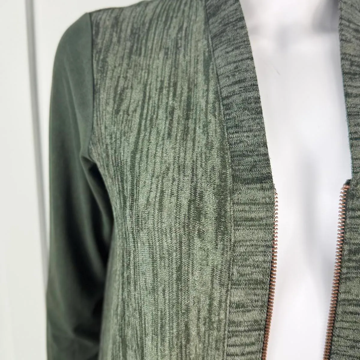 Cute Womens Cardigan Size S/M Green - Image 2