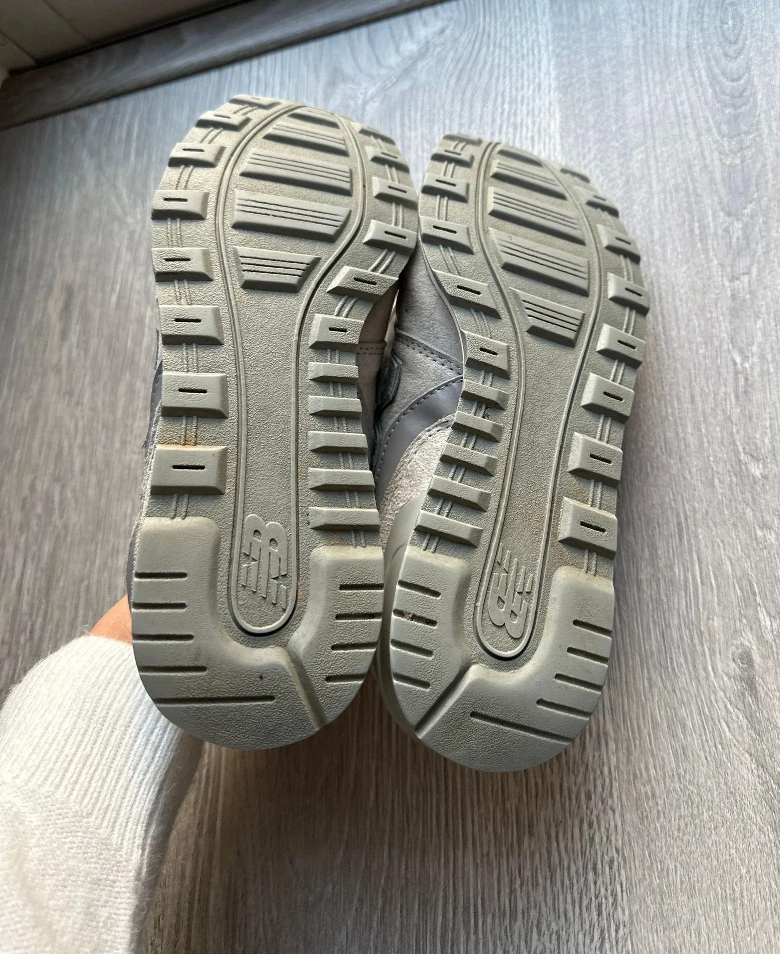 New Balance Wl696WPG sneakers Size 6.5 - Image 4