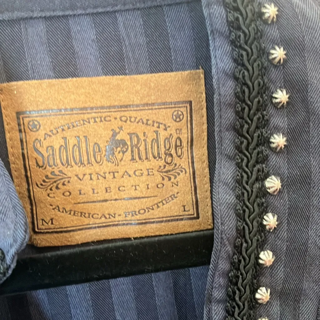 FINAL MARKDOWN Western look saddle ridge blouse medium - Image 3