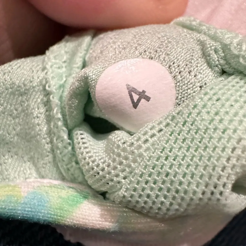 Lululemon Practice Freely Tank Top Green Floral Women’s 4 - Image 5