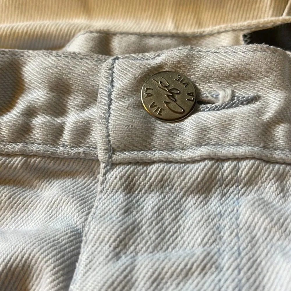 Vintage Cafe la Vie 1980s Faded Light Blue Wash Denim Shorts Waist 28 High Rise - Image 16