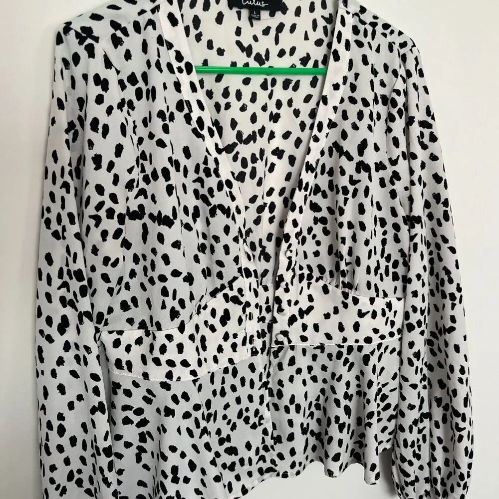 Lulu's Amberlynn White Leopard print button up Top size L - Image 10