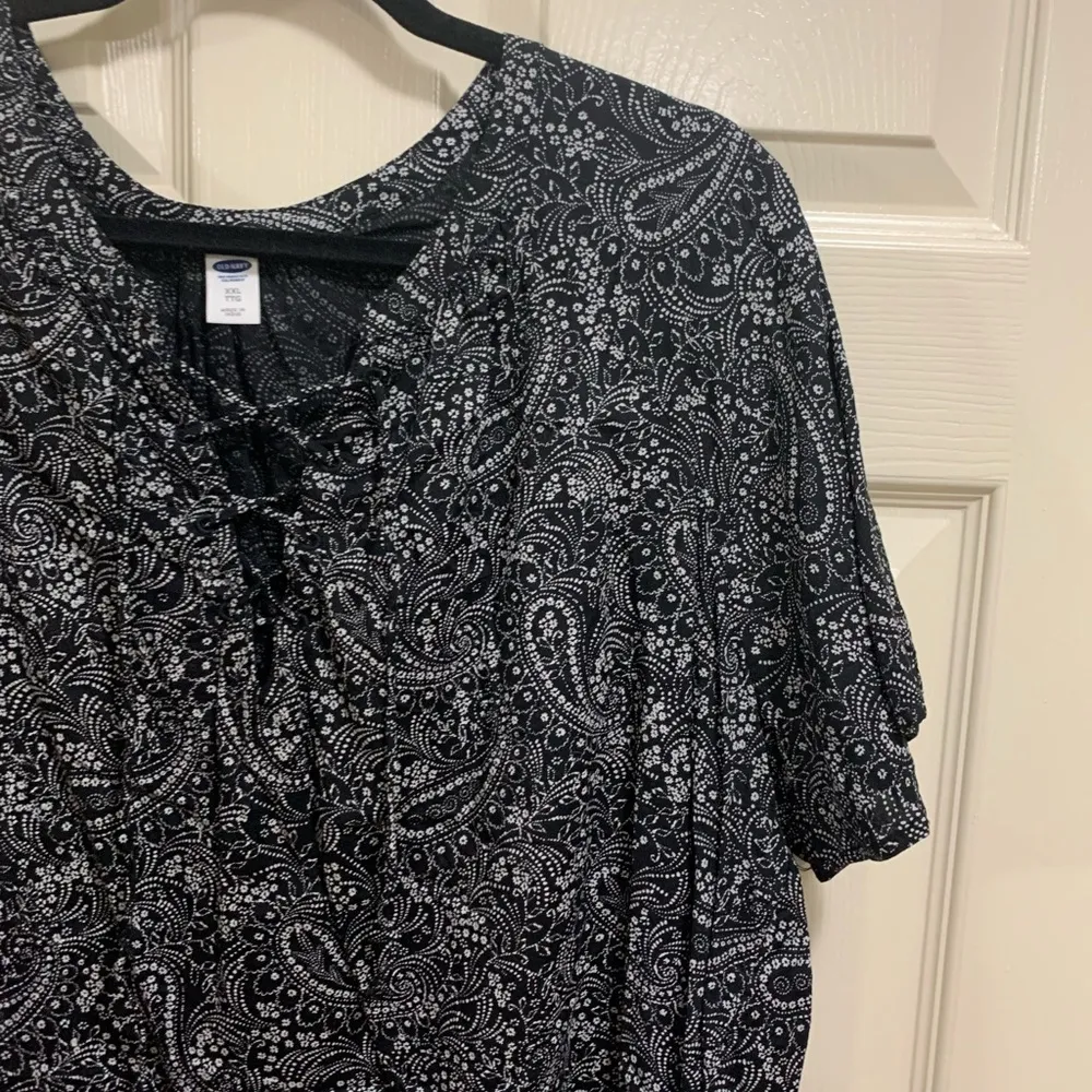 Old Navy short sleeve black print blouse size XXL - Image 2