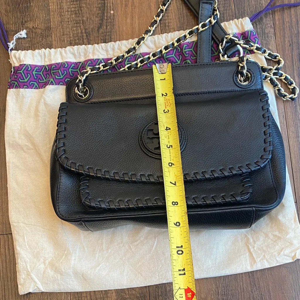 Tory Burch Marion Black Leather Shoulder Bag with Gold Chain - Image 15