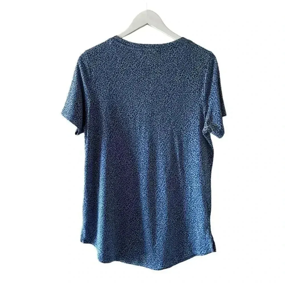 Athleta Chrome Blue Cheetah Breezy Scoop V-Neck Athleisure Tee Shirt SZ L #2135 - Image 7