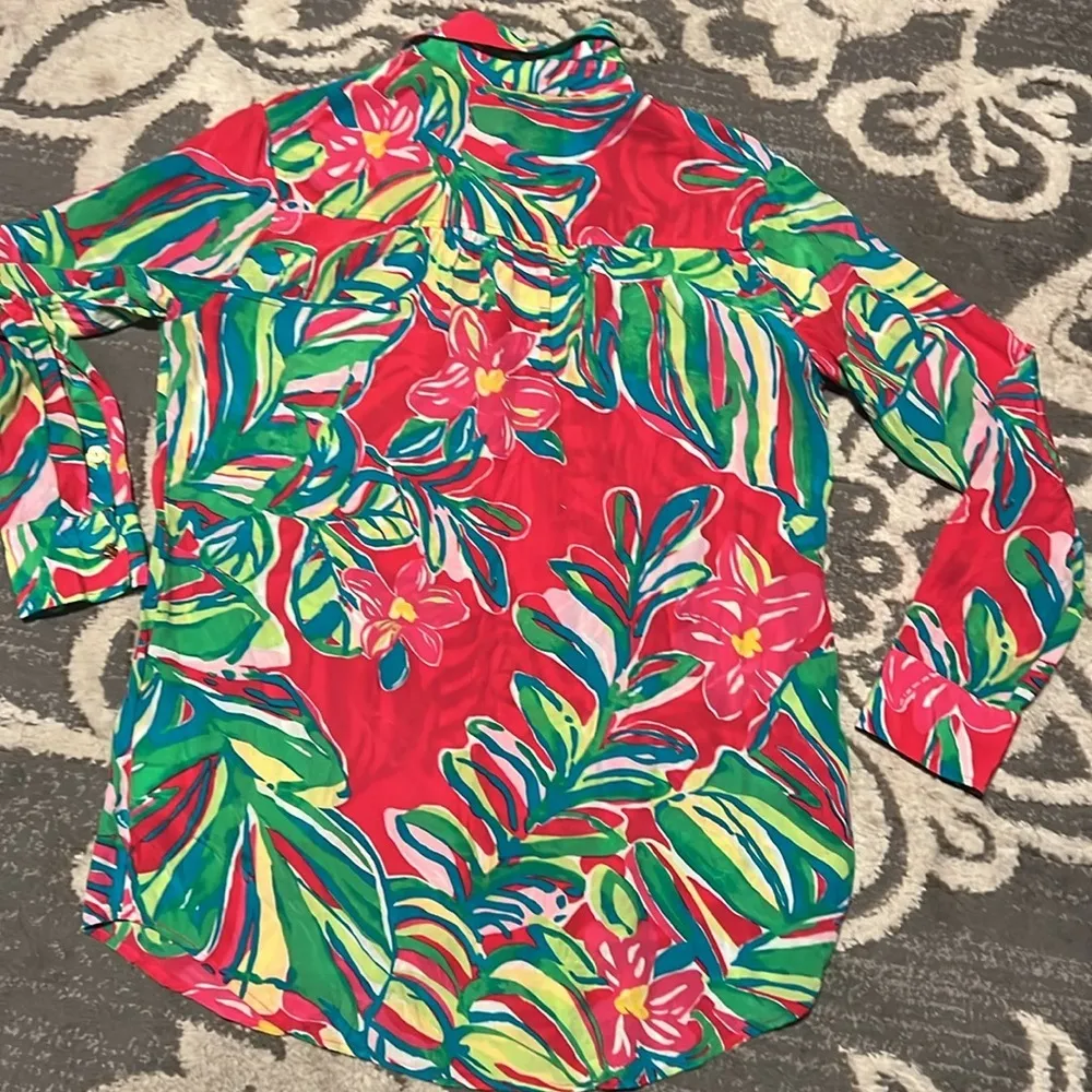 Lily Pulitzer 100% silk blouse. Long sleeve. Excellent condition size medium. - Image 4