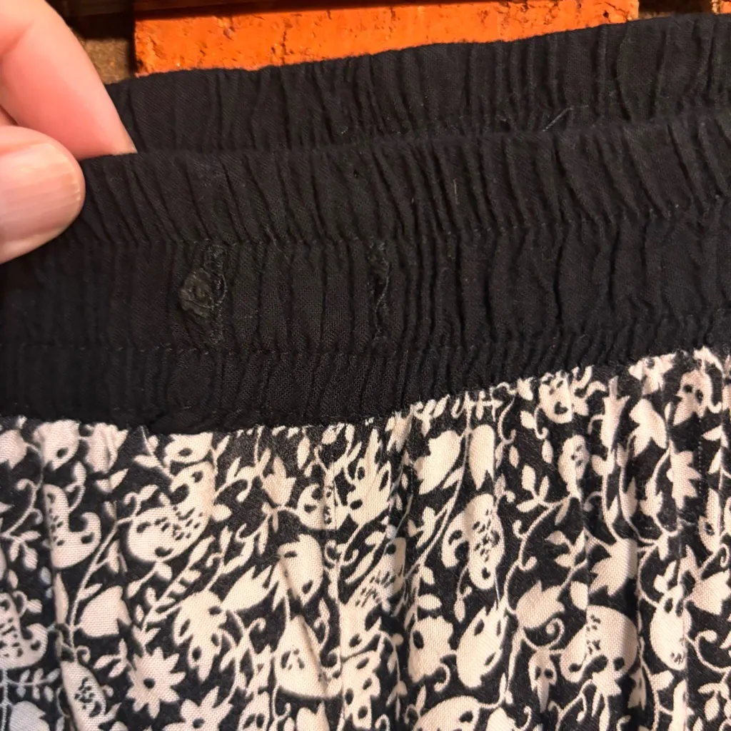 New Look womens floral wide leg elastic waist pants black/white 1X - Image 3