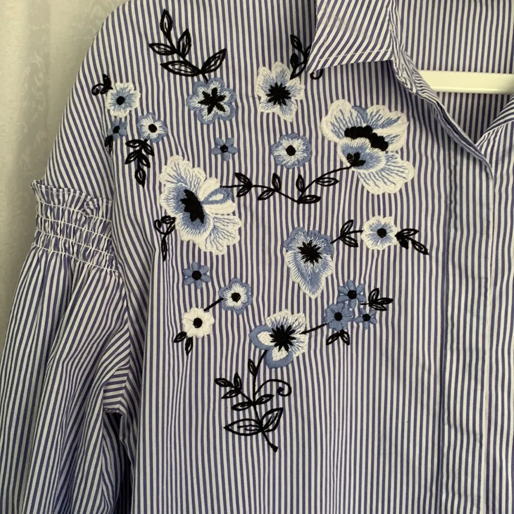 HALOGEN Pinstripe Embroidered Blouse Size: M - Image 3