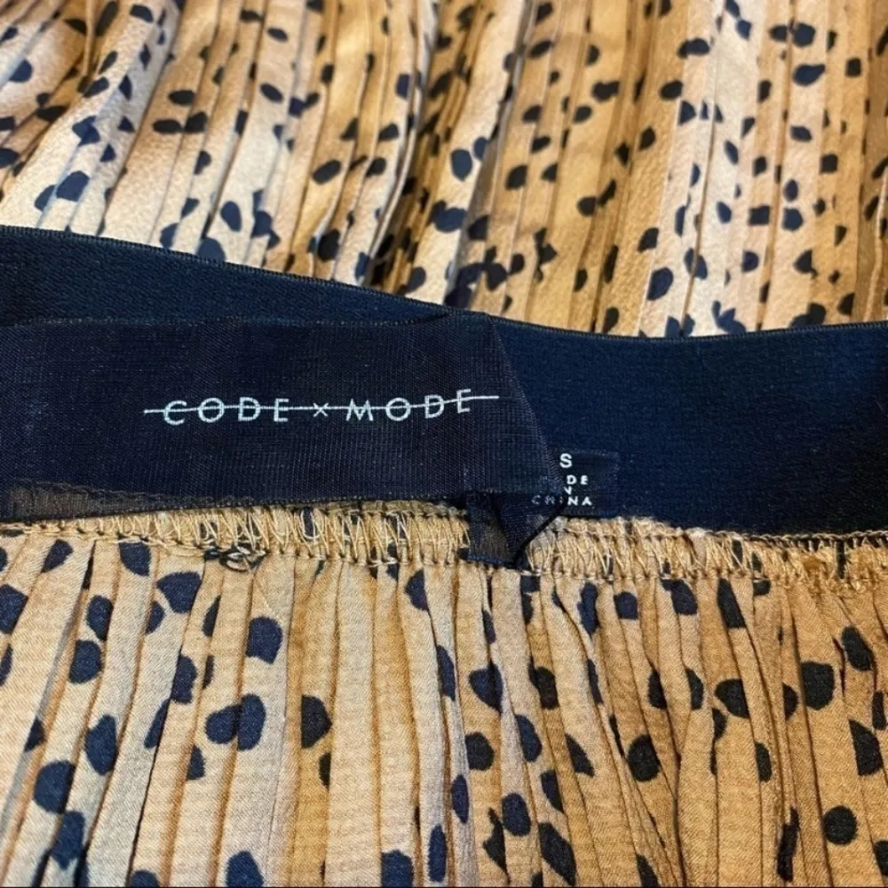 Codex Mode Animal Printed Accordion Pleated Midi
Length Flared Skirt Sz Small - Image 8