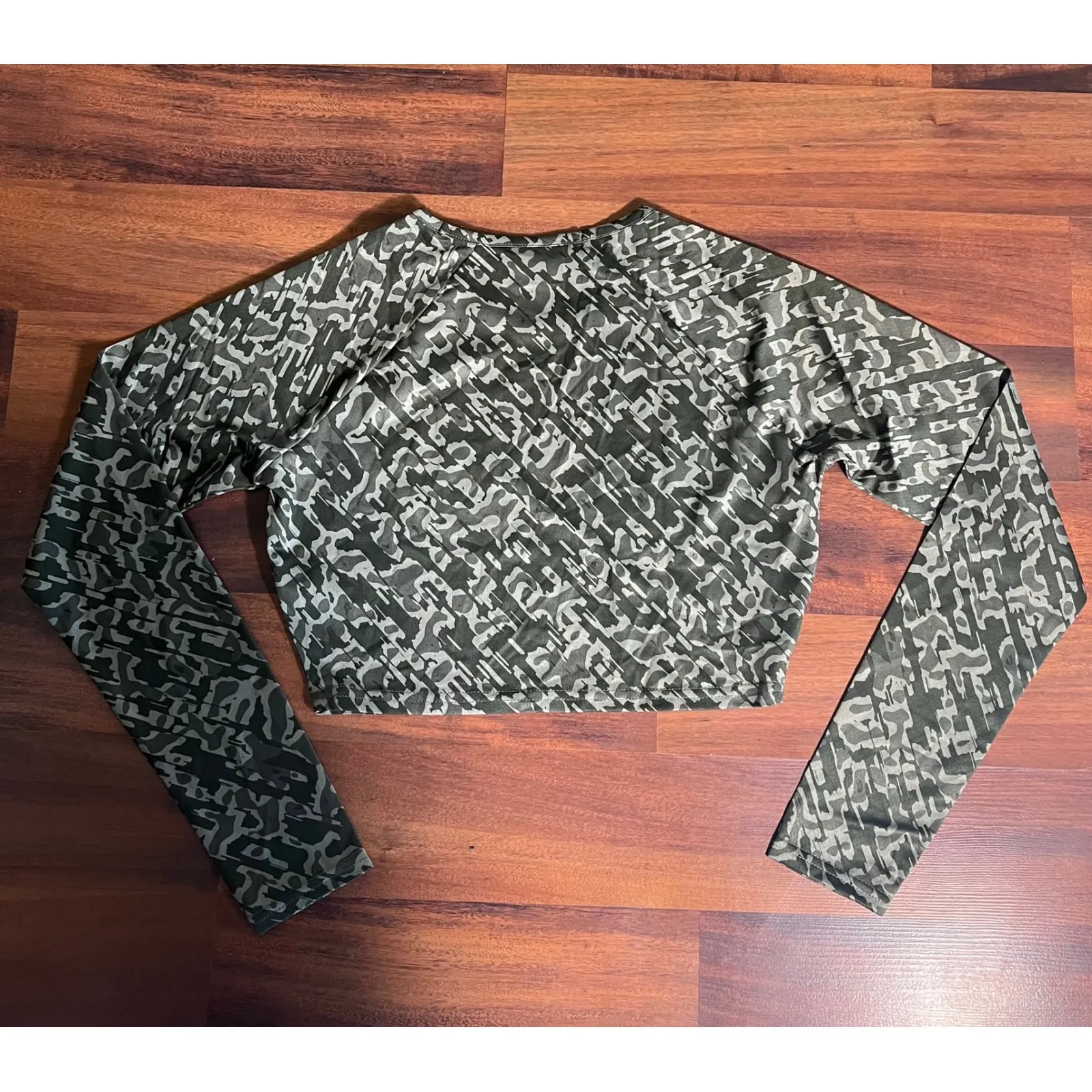 Gymshark Training Crop Top Camo Long Sleeve Activewear Athletic Gym Workout - Image 5