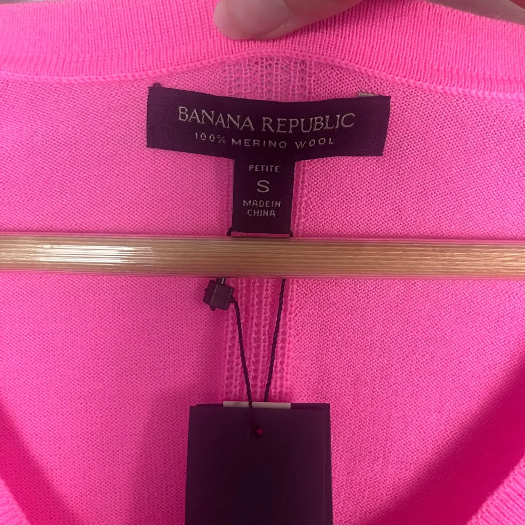 New Banana Republic Brignt pink 100% merino wool petite small sweater - Image 2