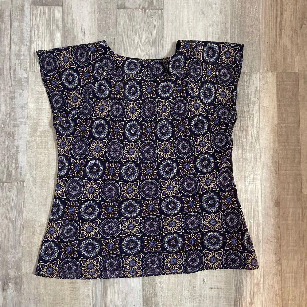 Banana Republic Vibrant Geometric Floral Silk Top - M - Image 11