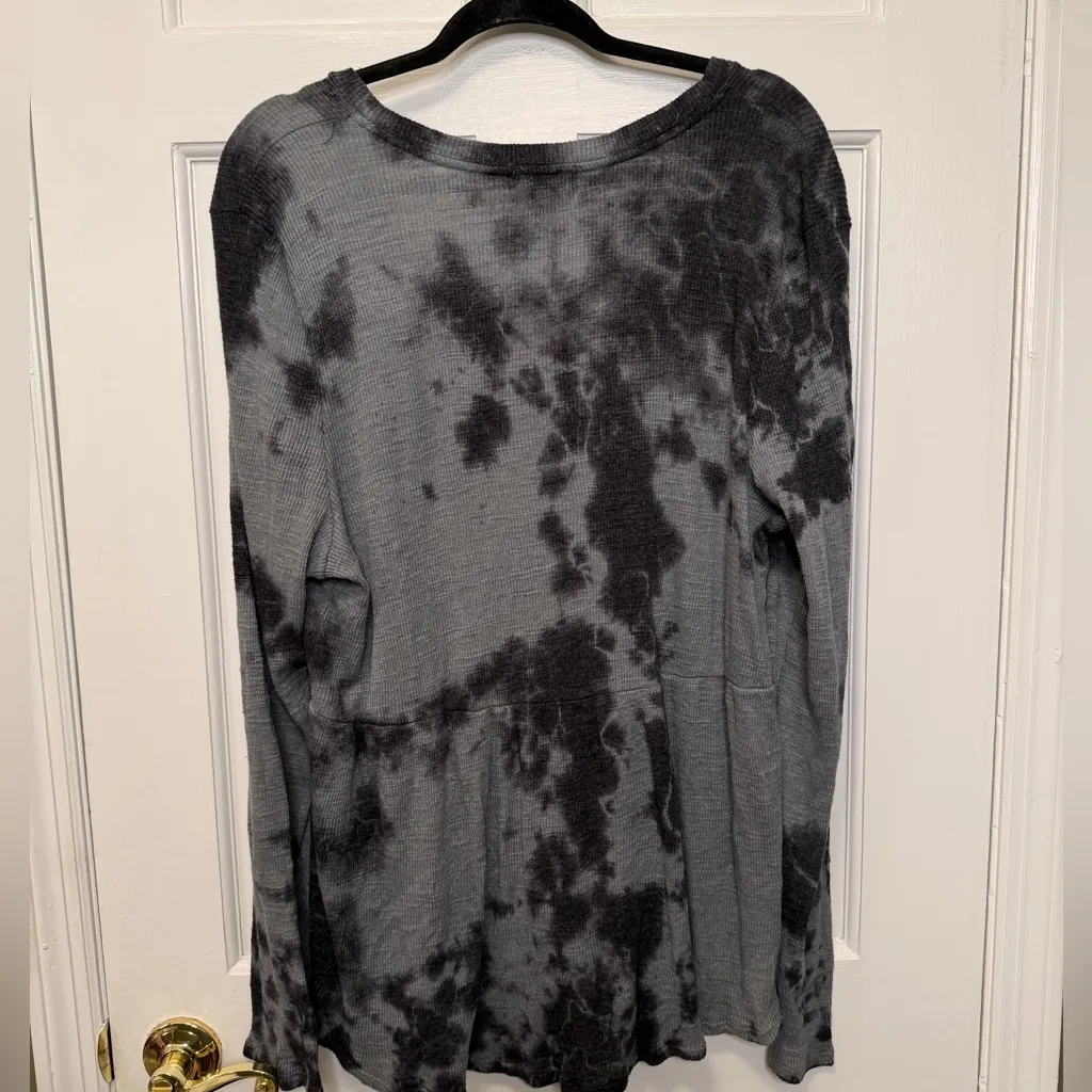 T.La Anthropologie Tie Dye Waffle Knit V - Image 5