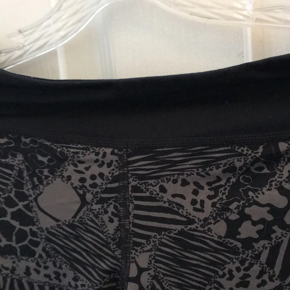 FINAL MARKDOWN Ladies Zumba wear capris medium - Image 3