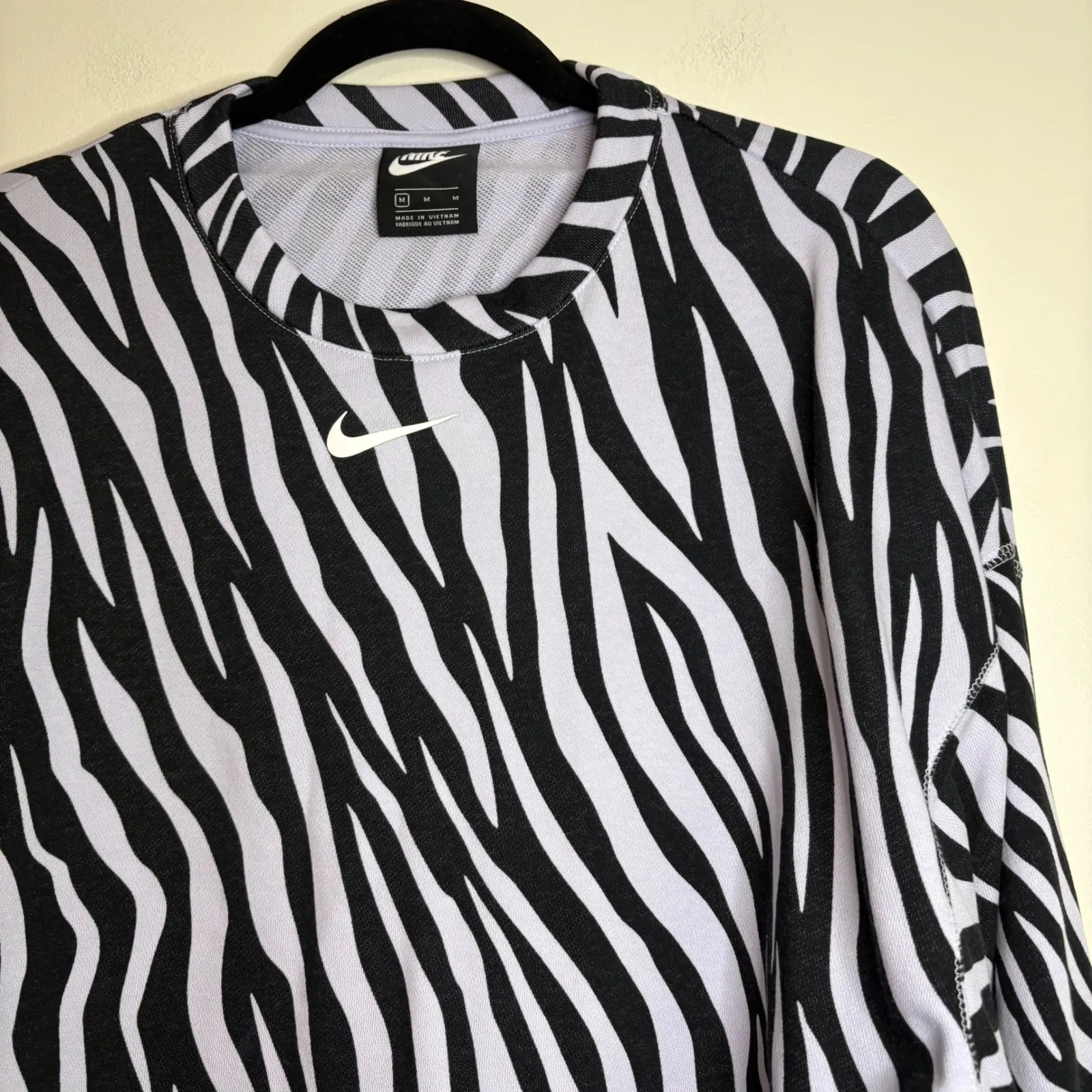 Nike Zebra Print Long Sleeve Cropped Sweatshirt Pullover Top Black White M‎ - Image 2