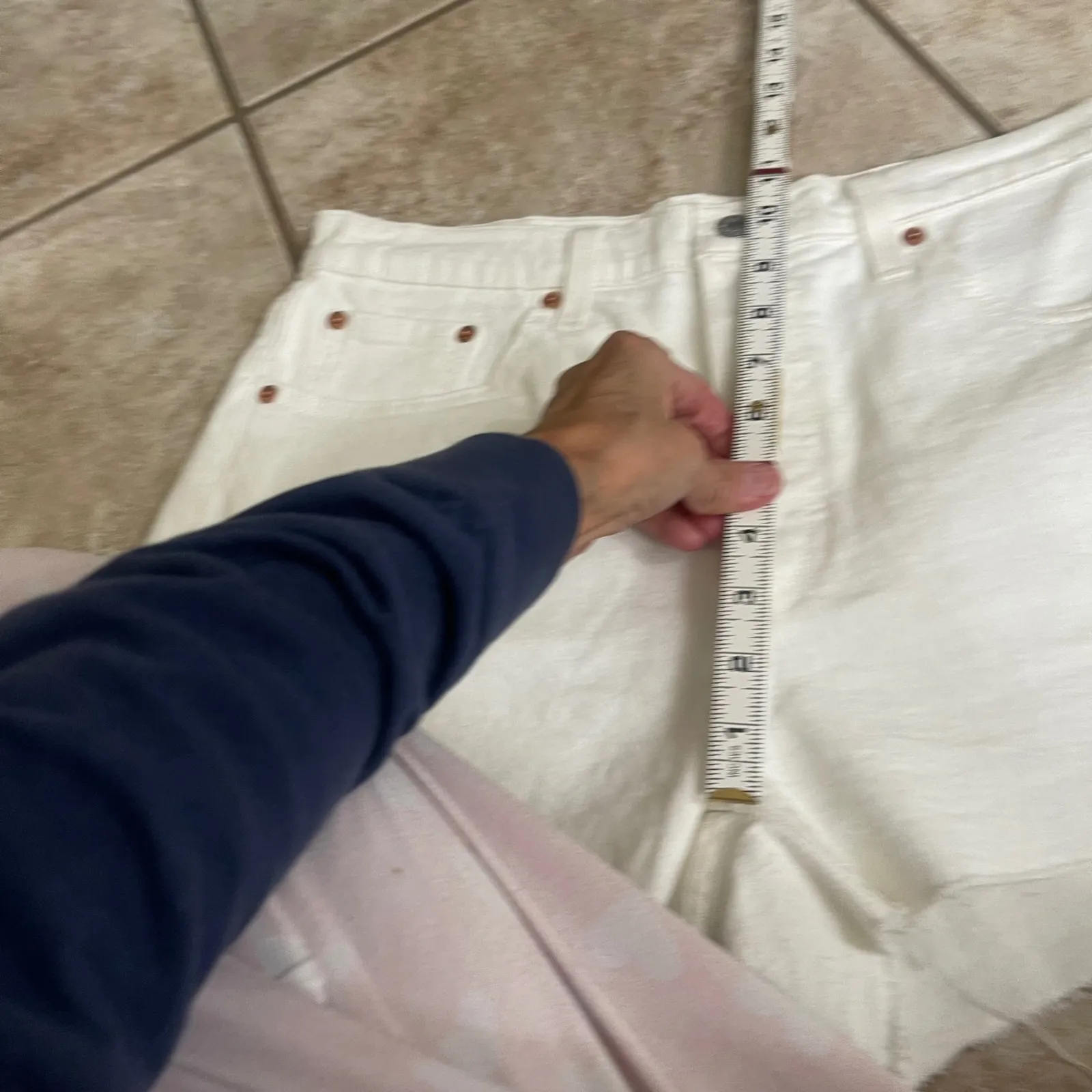 Levi Strauss Co 501 White Denim Cutoff Shorts Button Fly Raw Hem Womens Sz large - Image 6