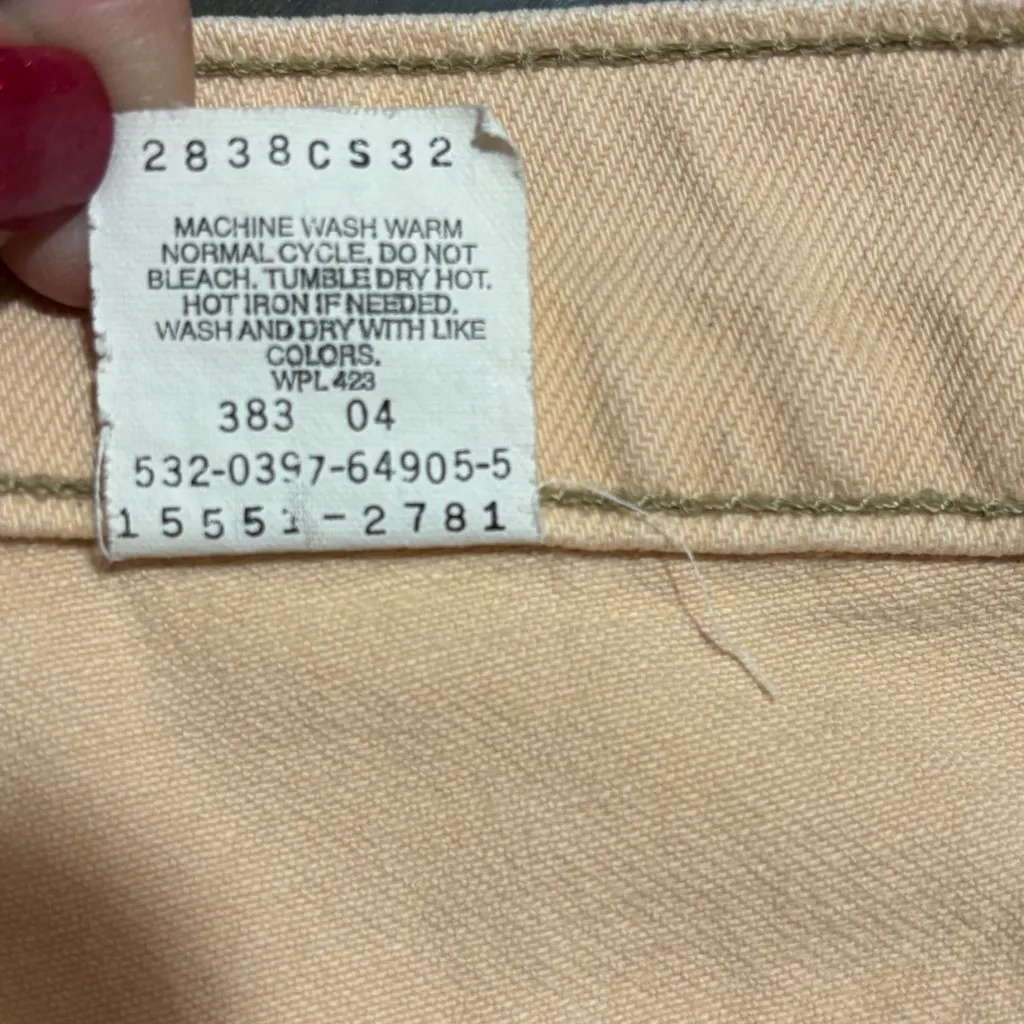 Levi’s 550 relaxed fit tapered leg women’s shorts sz 16 Reg. M light peach color - Image 7