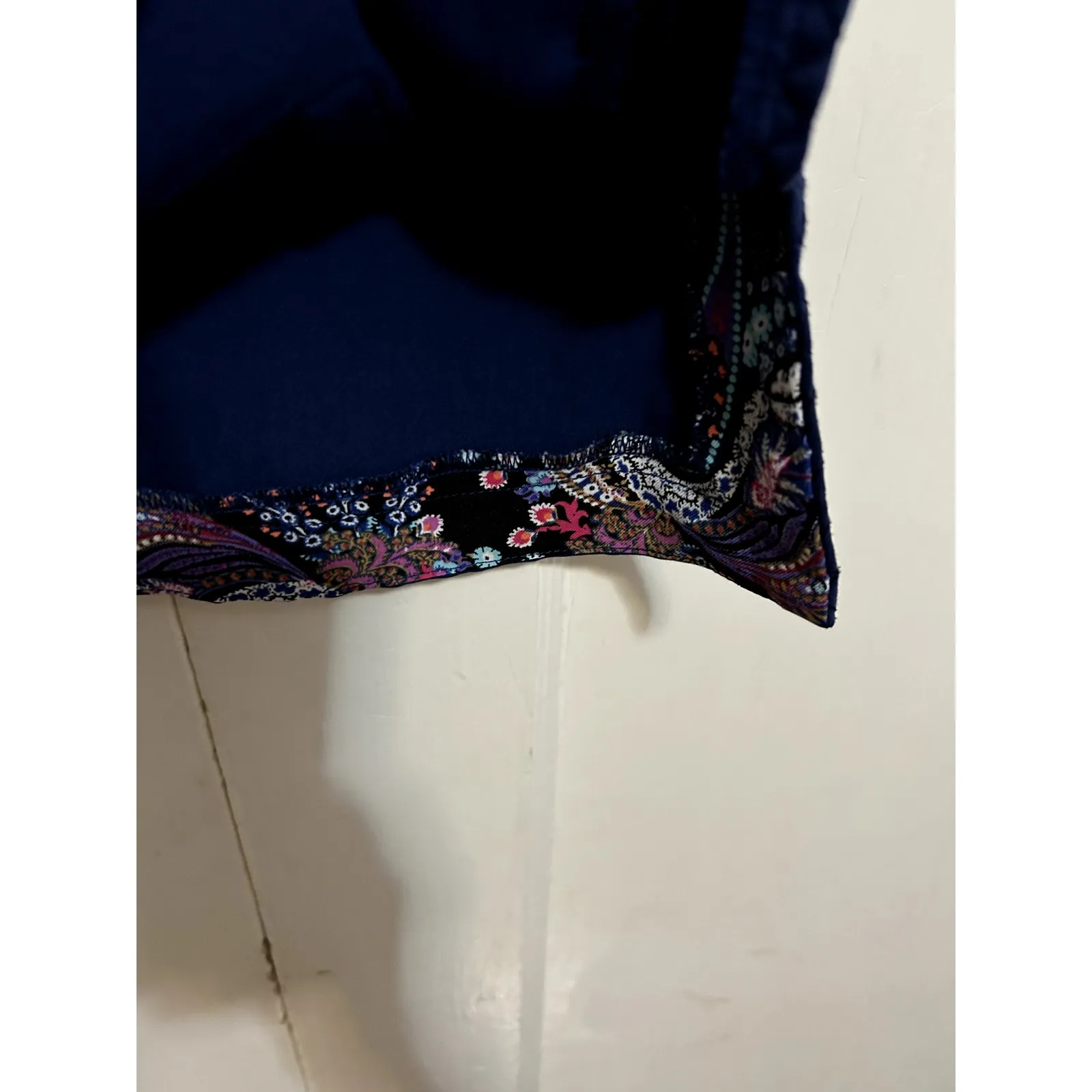 Vera Bradley Navy Scrub Top V Neck Charm Nursing Scrub Size Small 4-6 - Image 4