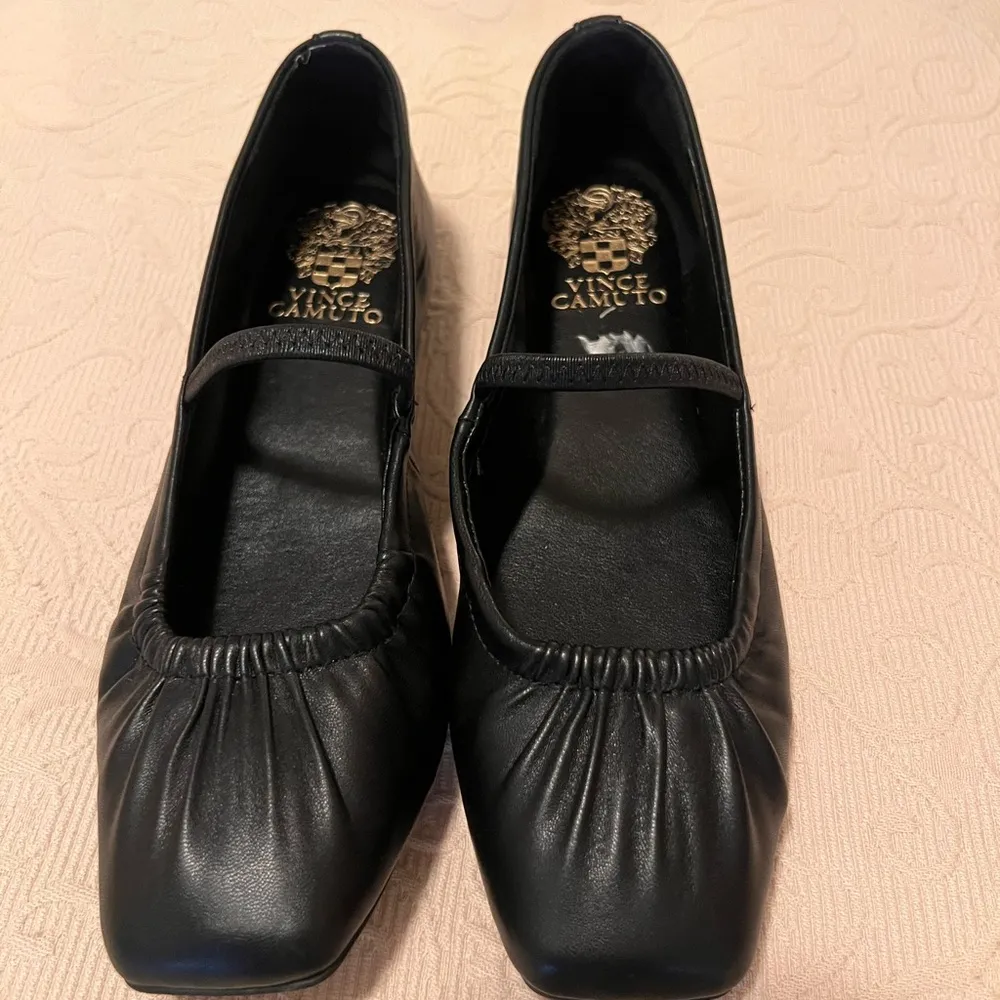 Vince Camuto Black Flats Classic Minimalist Style - Image 4