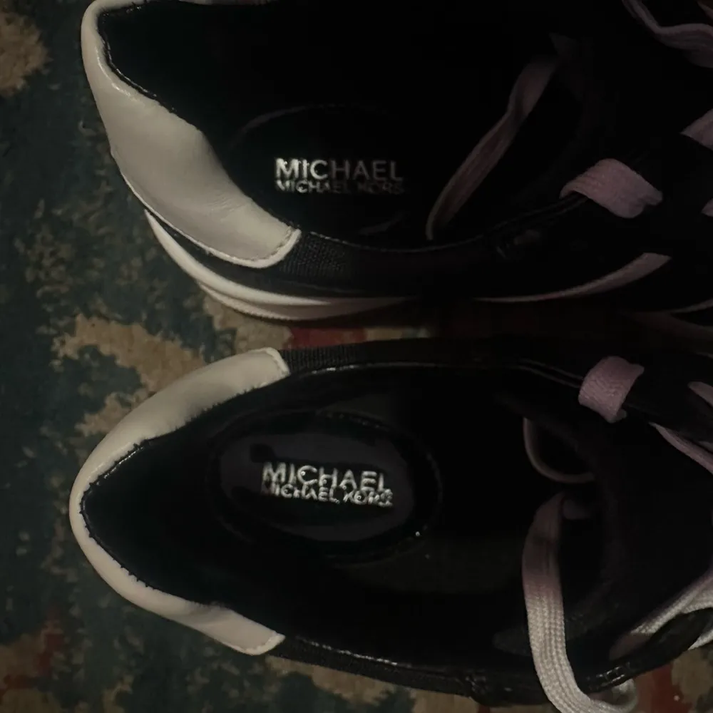 BRAND NEW MICHEAL KORS WEDGES - Image 2
