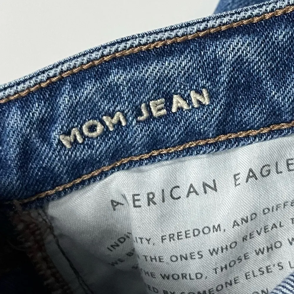 American Eagle Outfitters • Mom Jeans Light Blue Destructed Jeans - Image 4