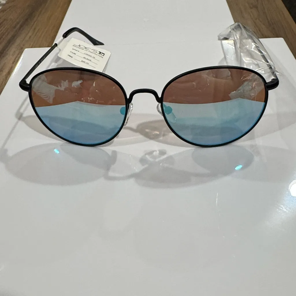 Joe’s Round Black Sunglasses with Blue Lenses - Image 7