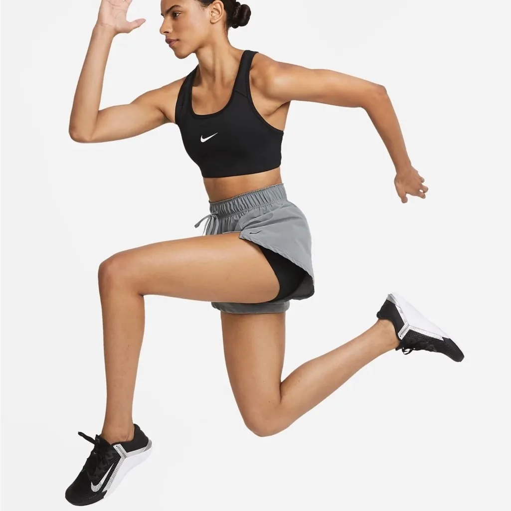 Nike Size XL Gray Athletic Shorts. New With Tags - Image 3