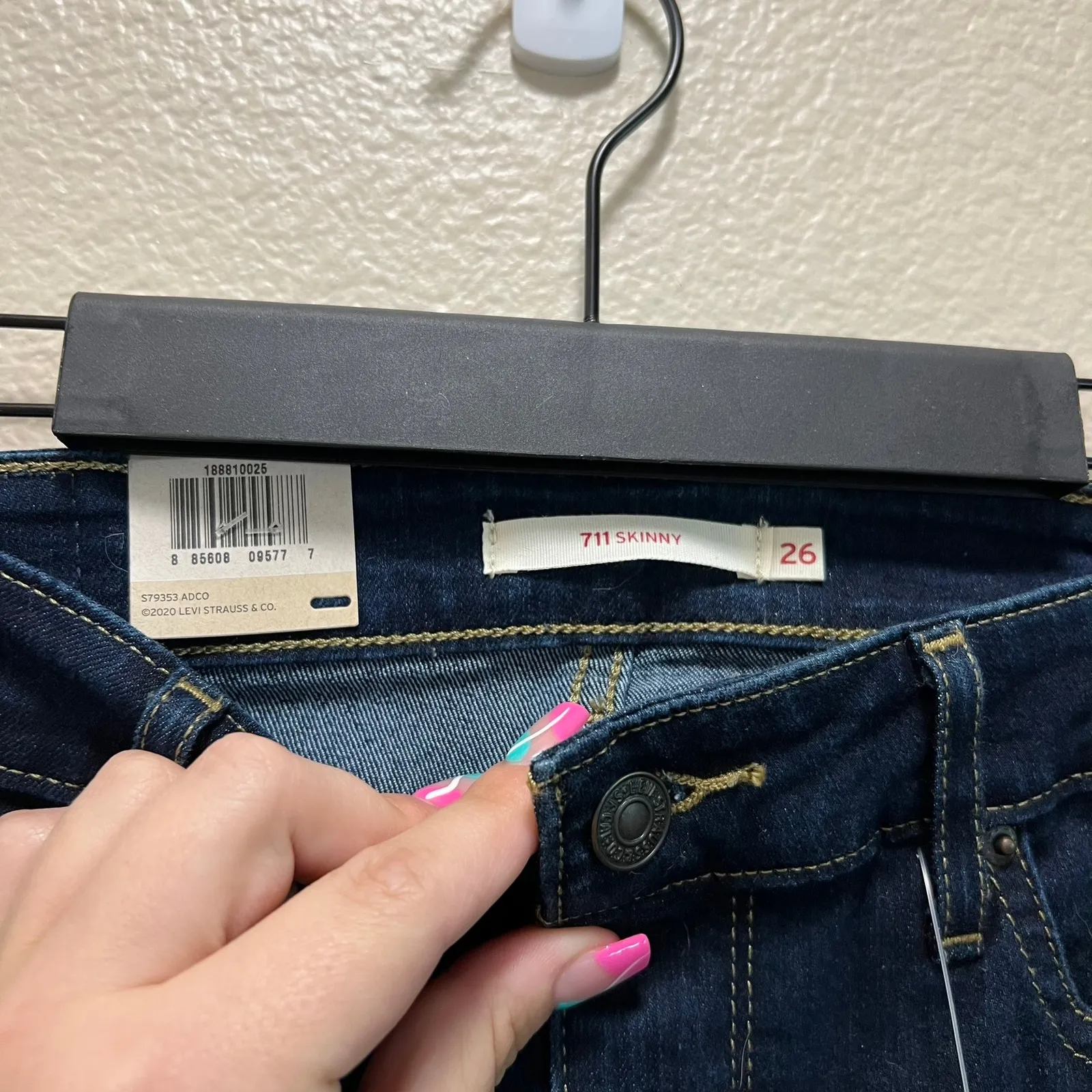 Levi's 711 Skinny Jeans Mid Rise Slim Through Hip Thigh Dark Wash Denim Size 26 - Image 6