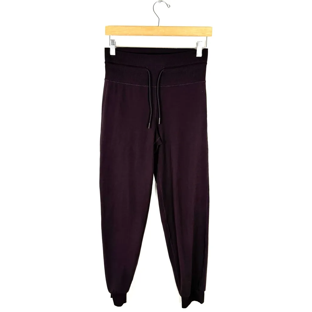 Vuori Daily Jogger in Dark Cherry - Image 3
