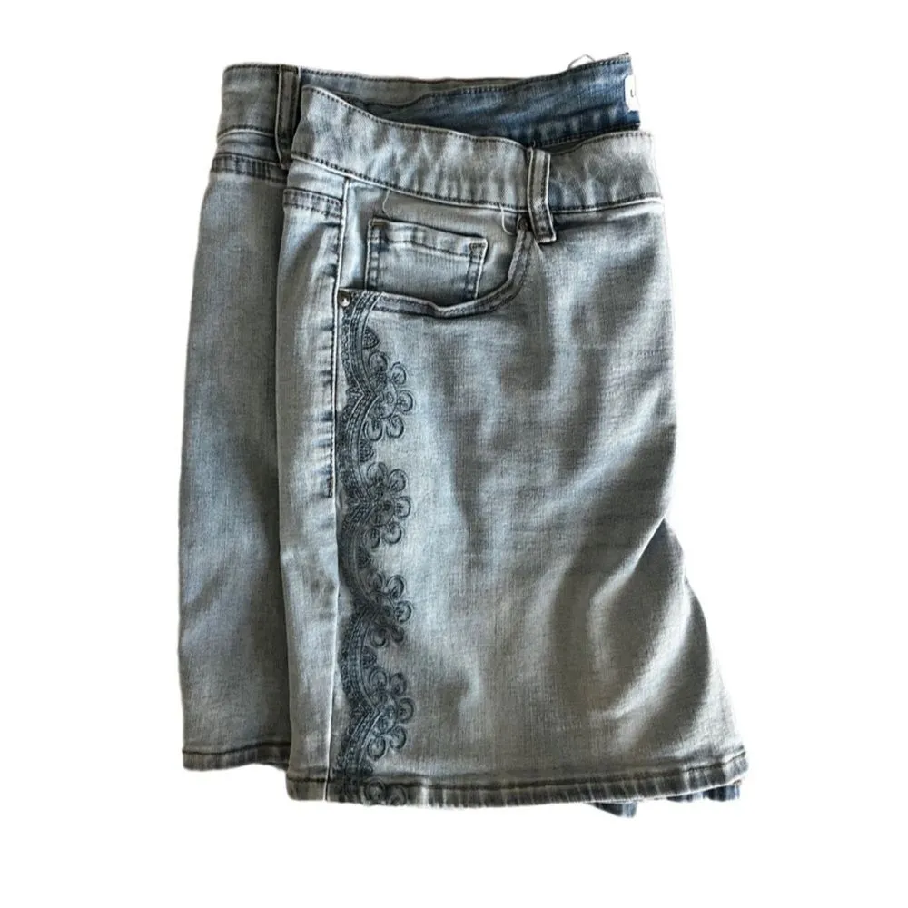 Lane Bryant mid rise boyfriend midi shorts embroidered leg SIZE 18 - Image 3