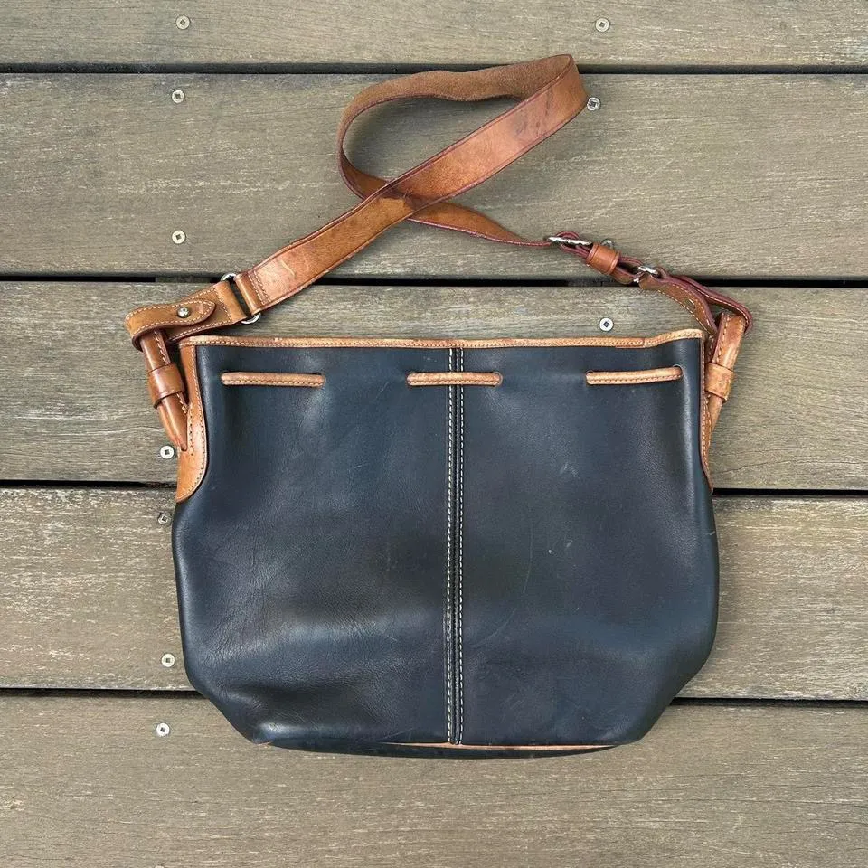 Vintage Black/Tan Brown Dooney & Bourke Bucket Bag Leather Shoulder Bag Purse - Image 3