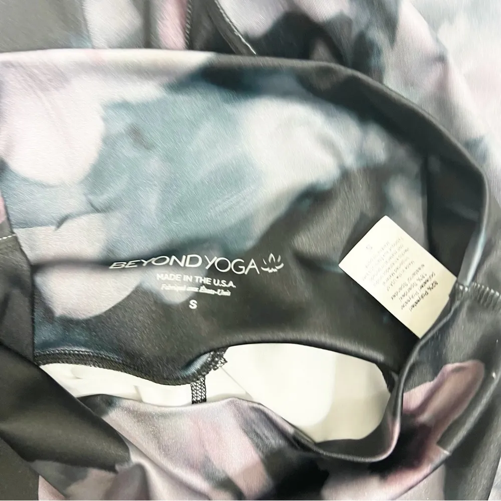 Beyond Yoga Lux Print High Waisted Midi Leggings Dark Floral Size Small S - Image 3