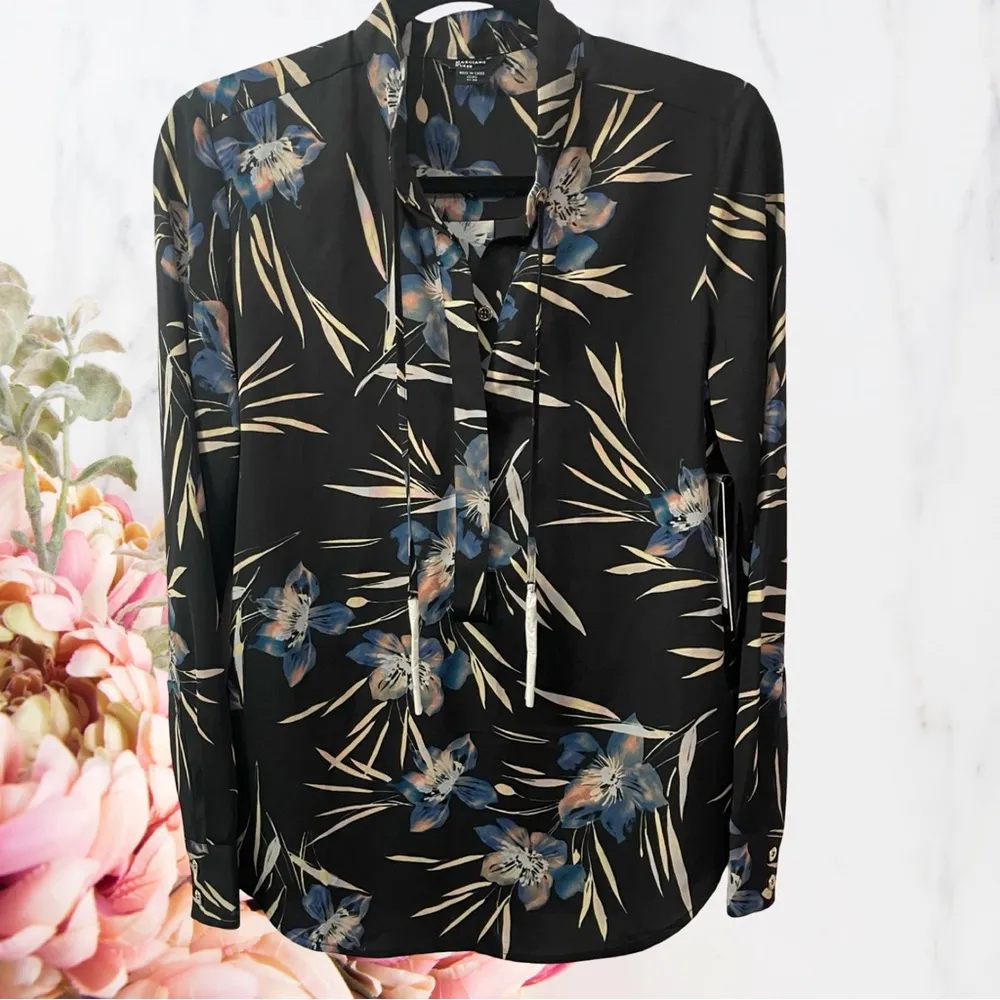 Guess Marciano Lunar Bloom floral Blouse - XS - NWT - Image 3