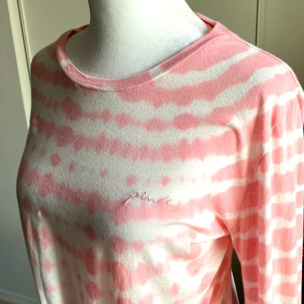 VS PINK NWOT GIRLFRIEND TWIST FRONT TIE DYE LONG SLEEVE CROPPED TEE - Image 6