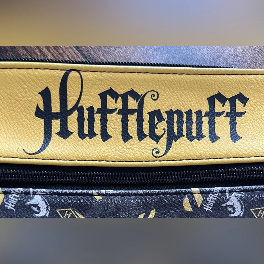 Loungefly | Harry Potter Hufflepuff crossbody handbag. - Image 5