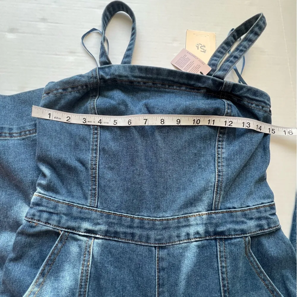 NWT  Jumpsuit denim jean  flare leg smocked back small - Image 10