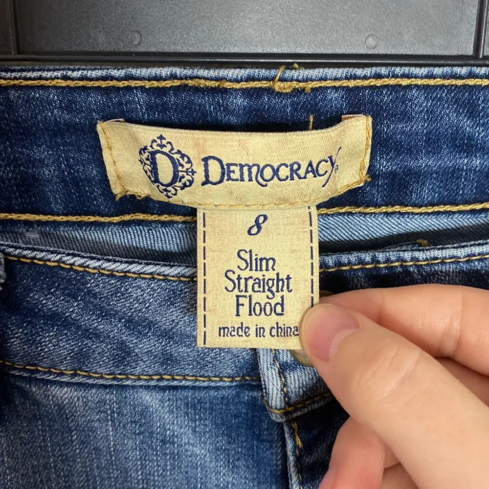 Democracy slim straight flood boho embroidered distressed cropped jeans size 8 - Image 6